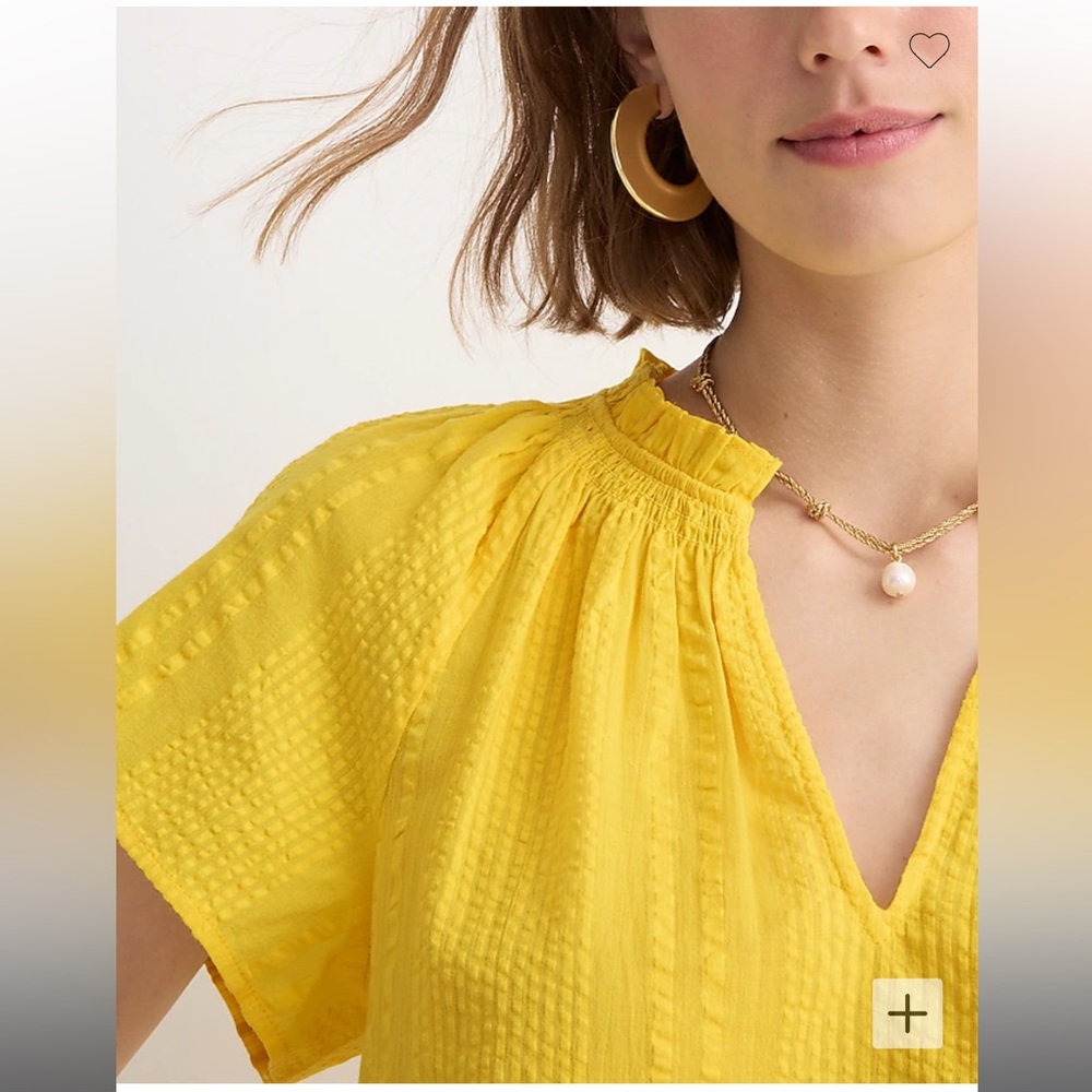 Flutter-sleeve V-neck top in cotton dobby